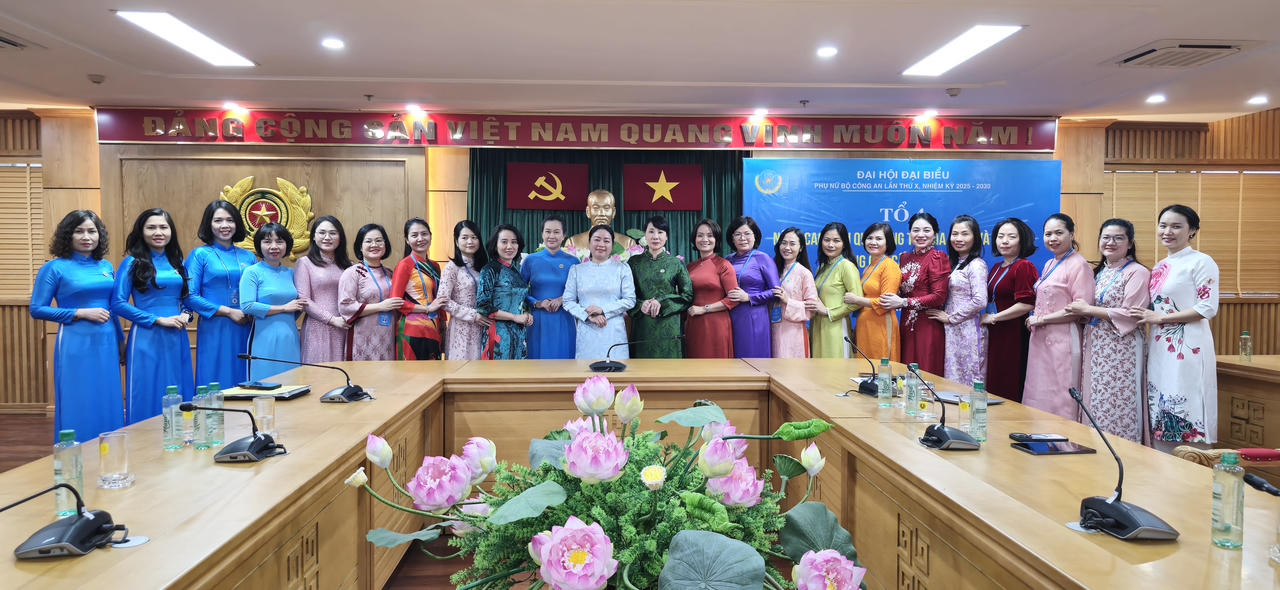  Phụ nữ CAND bàn cách gỡ áp lực kép xây dựng gia đình hạnh phúc tăng sức mạnh chiến đấu