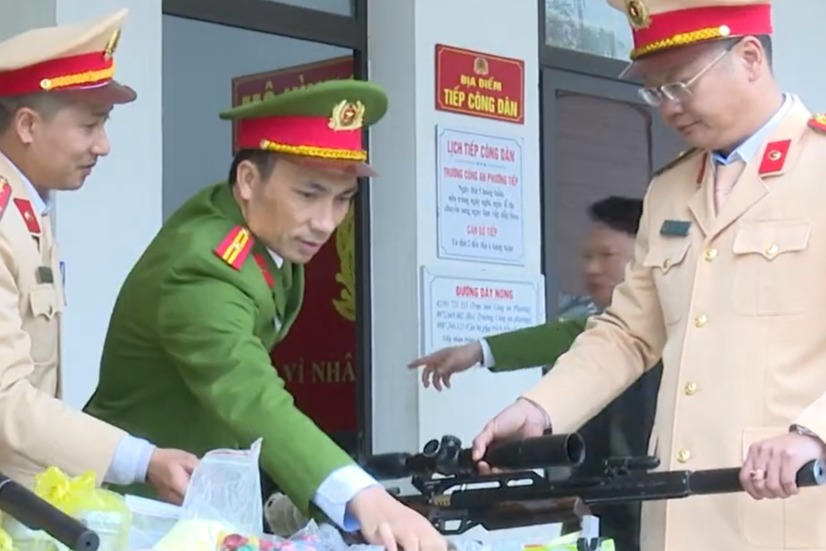 Hà Tĩnh: Vận động người dân giao nộp hàng loạt vũ khí, vật liệu nổ