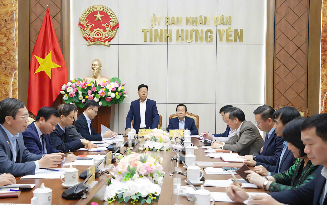 Ông Lê Quân, Thứ trưởng Bộ Giáo dục và Đào tạo phát biểu tại hội nghị.