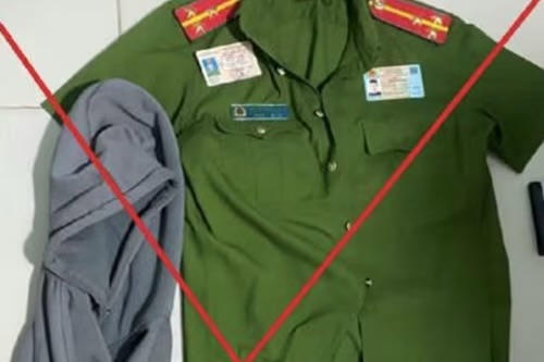 Trang phục đối tượng sử dụng khi giả danh công an.
