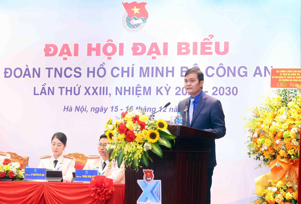 Bí thư Thứ nhất Ban Chấp hành Trung ương Đoàn Bùi Quang Huy phát biểu tại Đại hội.