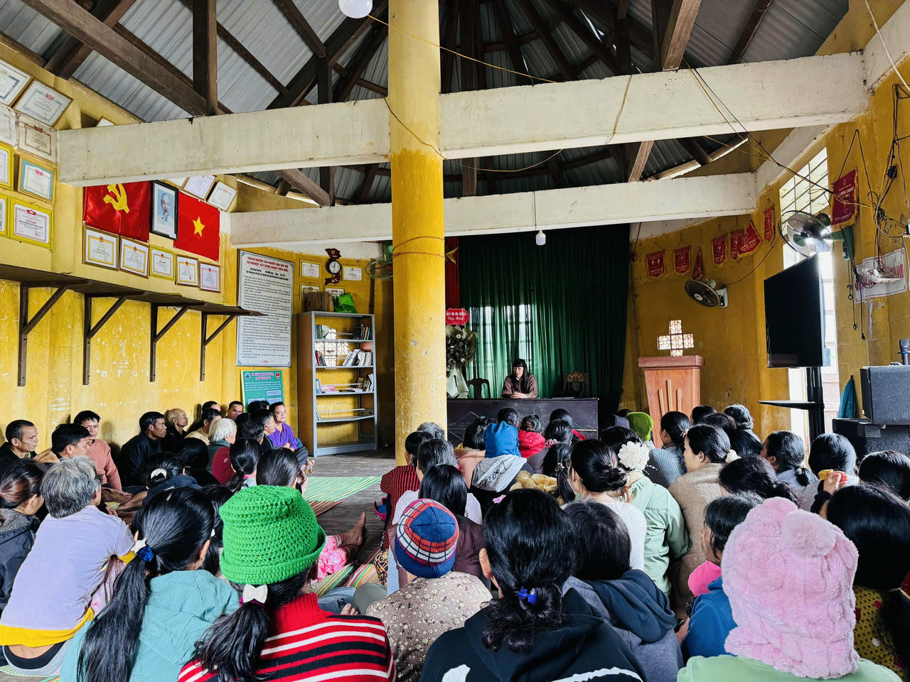 Tuyên truyền, trợ giúp pháp lý cho đồng bào dân tộc thiểu số.