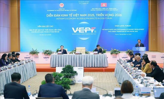 Thủ tướng Phạm Minh Chính phát biểu tại Diễn đàn Kinh tế Việt Nam 2025, triển vọng 2026. Ảnh: Dương Giang/TTXVN