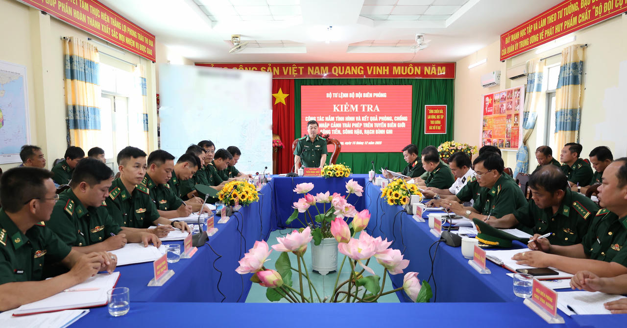 Quang cảnh buổi kiểm tra tại Đồn Biên phòng cửa khẩu quốc tế Vĩnh Xương.