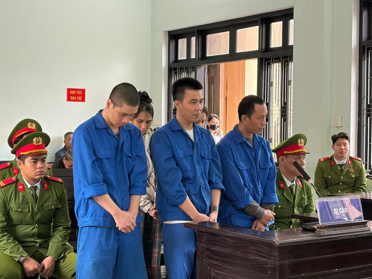 Giấu gần 1kg ma túy trong khối bê tông, 5 đối tượng lĩnh án 