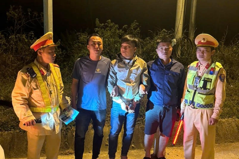 Bắt giữ đối tượng bị truy nã về tội cưỡng đoạt tài sản, bắt giữ người trái pháp luật