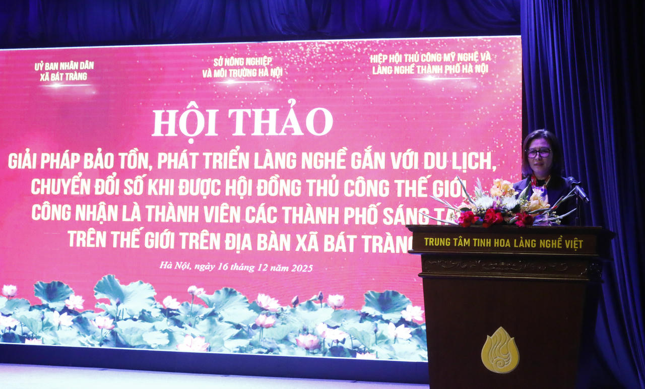 Bà Nguyễn Thị Hoàng Yến, Phó Cục trưởng Cục Kinh tế hợp tác, Bộ Nông nghiệp và Môi trường phát biểu tại Hội thảo.