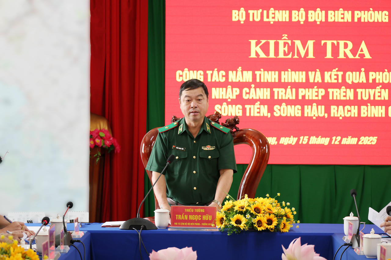 Thiếu tướng Trần Ngọc Hữu, Phó Tư lệnh BĐBP phát biểu kết luận.