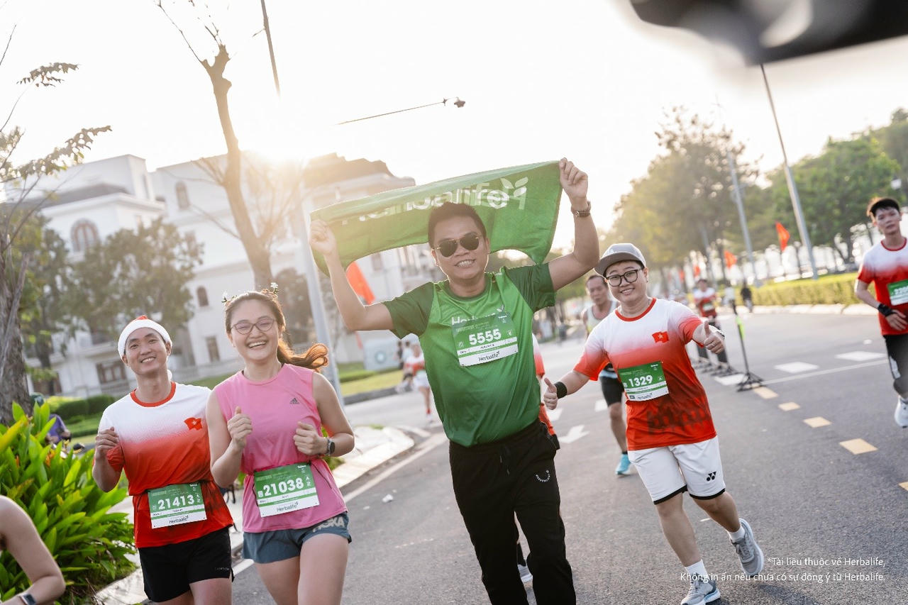 Ông Nguyễn Thành Đạt – Giám Đốc Truyền Thông Herbalife Việt Nam tham gia chạy tại Tiền Phong Half Marathon 2025 tổ chức ở TP HCM