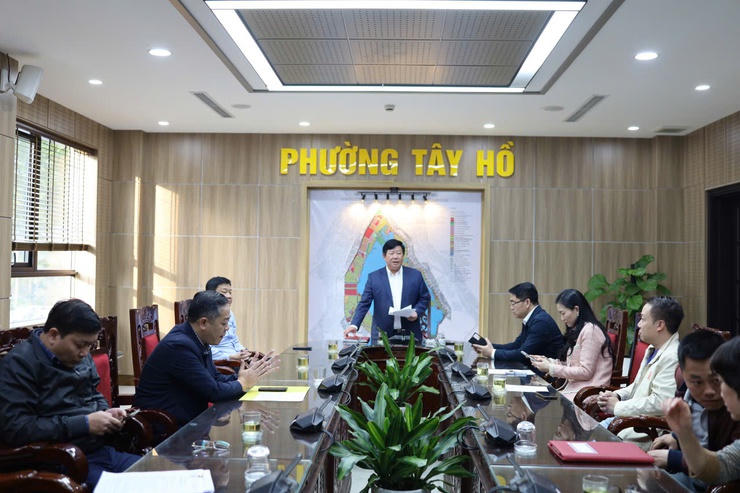 Phát biểu giao nhiệm vụ, ông Nguyễn Thanh Tịnh, Chủ tịch UBND phường Tây Hồ nhấn mạnh vai trò đặc biệt quan trọng của Ban Quản lý Hồ Tây sau khi được kiện toàn.