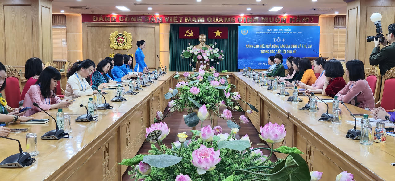 Phiên thảo luận tại Tổ 4.