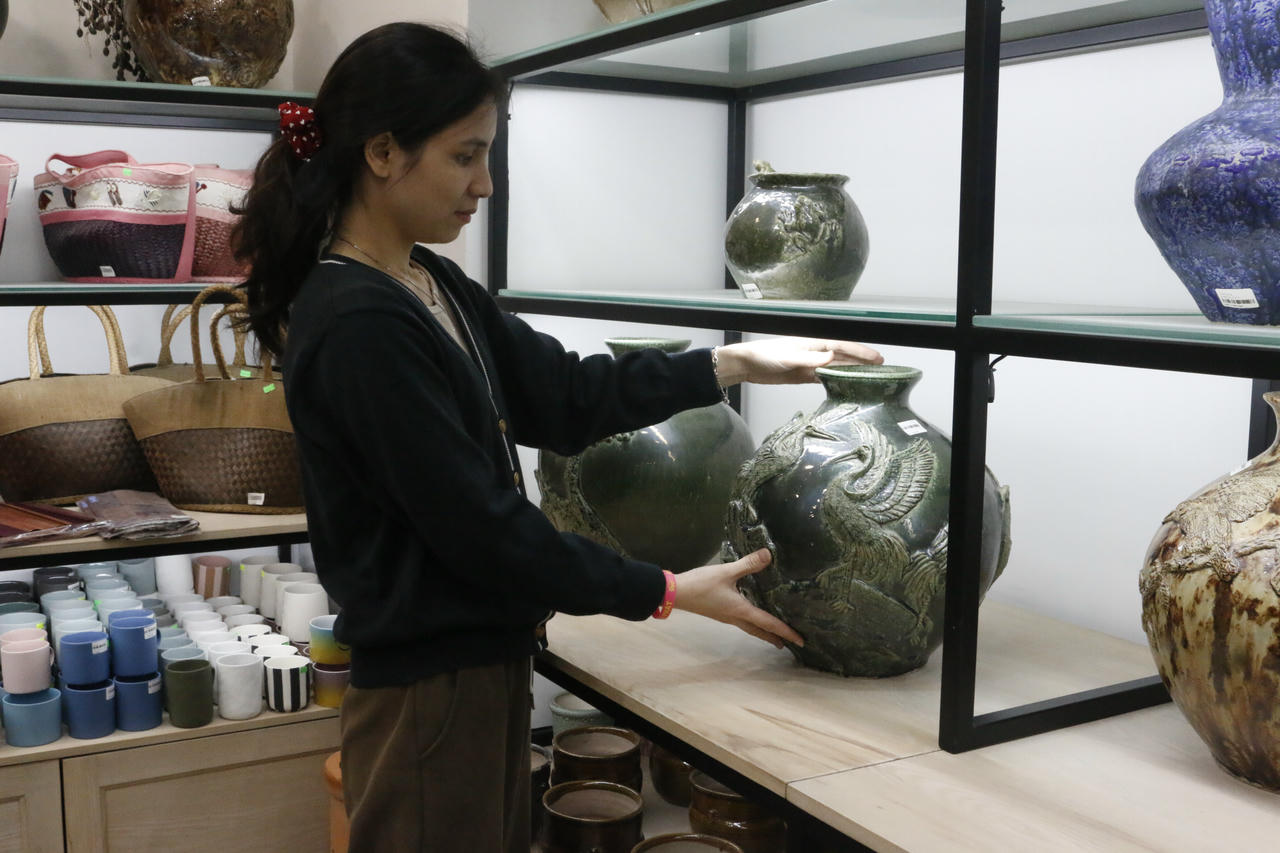 Giải pháp nào  bảo tồn và phát triển làng nghề gắn với du lịch, chuyển đổi số?