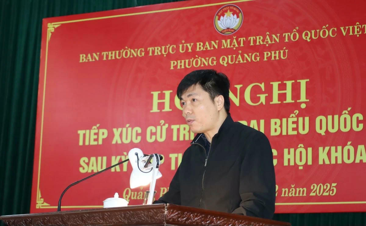 Cử tri phường Quảng Phú kiến nghị tại buổi tiếp xúc.