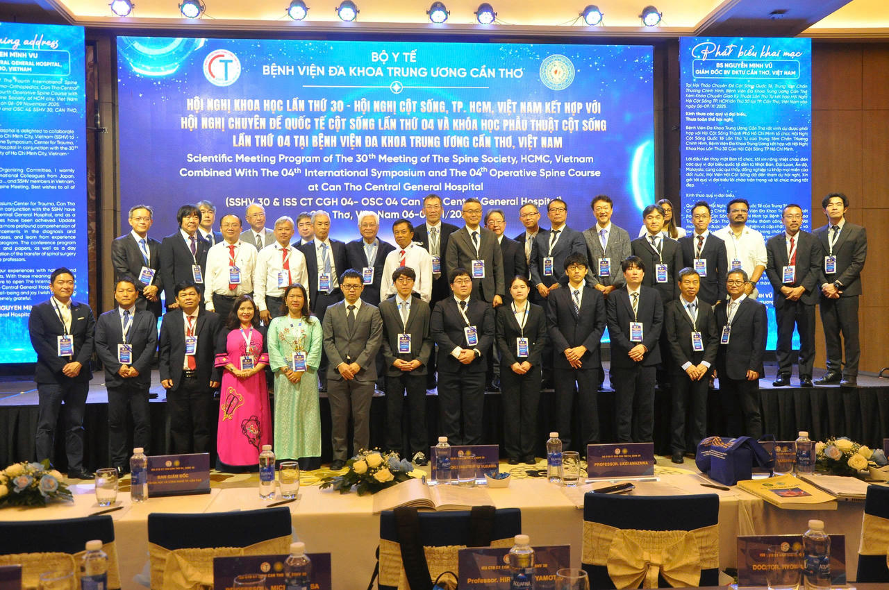 Các đại biểu tham dự Hội nghị khoa học quốc tế cột sống lần thứ 4 tại BV Đa khoa Trung ương Cần Thơ.