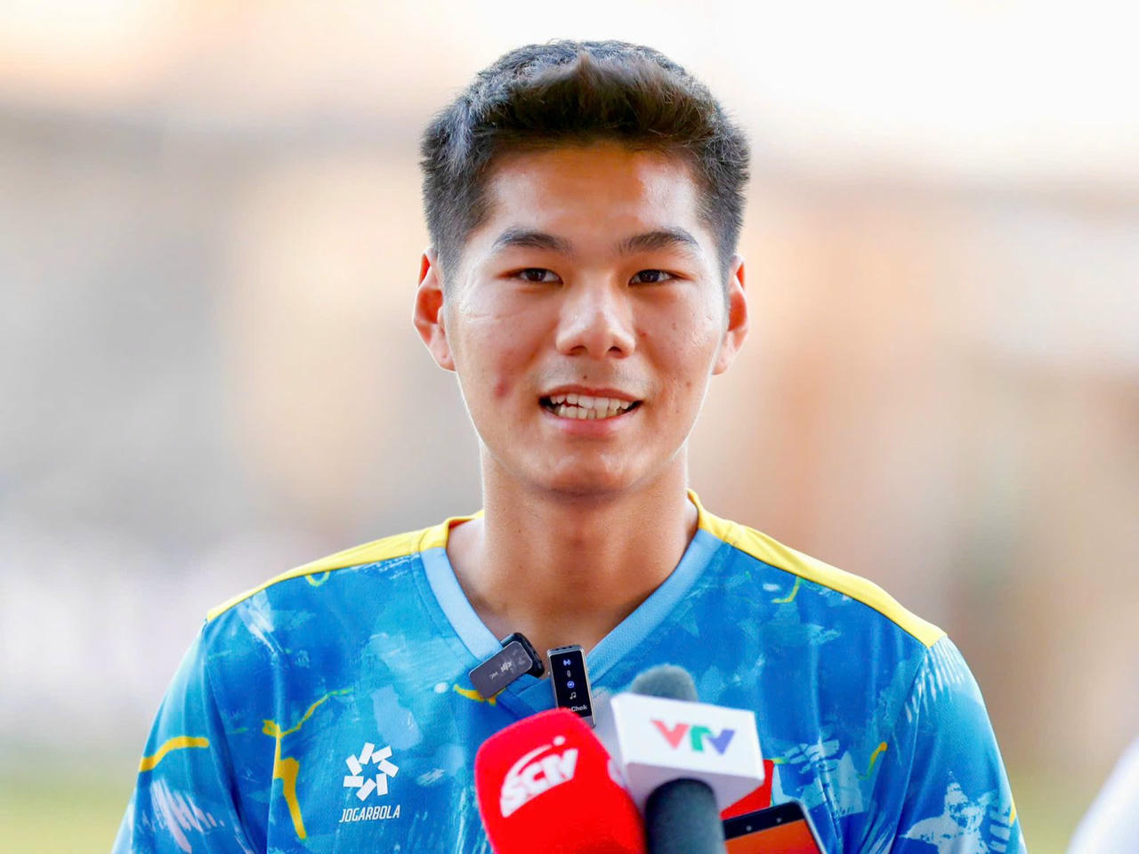 Hiểu Minh trả lời truyền thông trước trận chung kết. (Ảnh VFF)