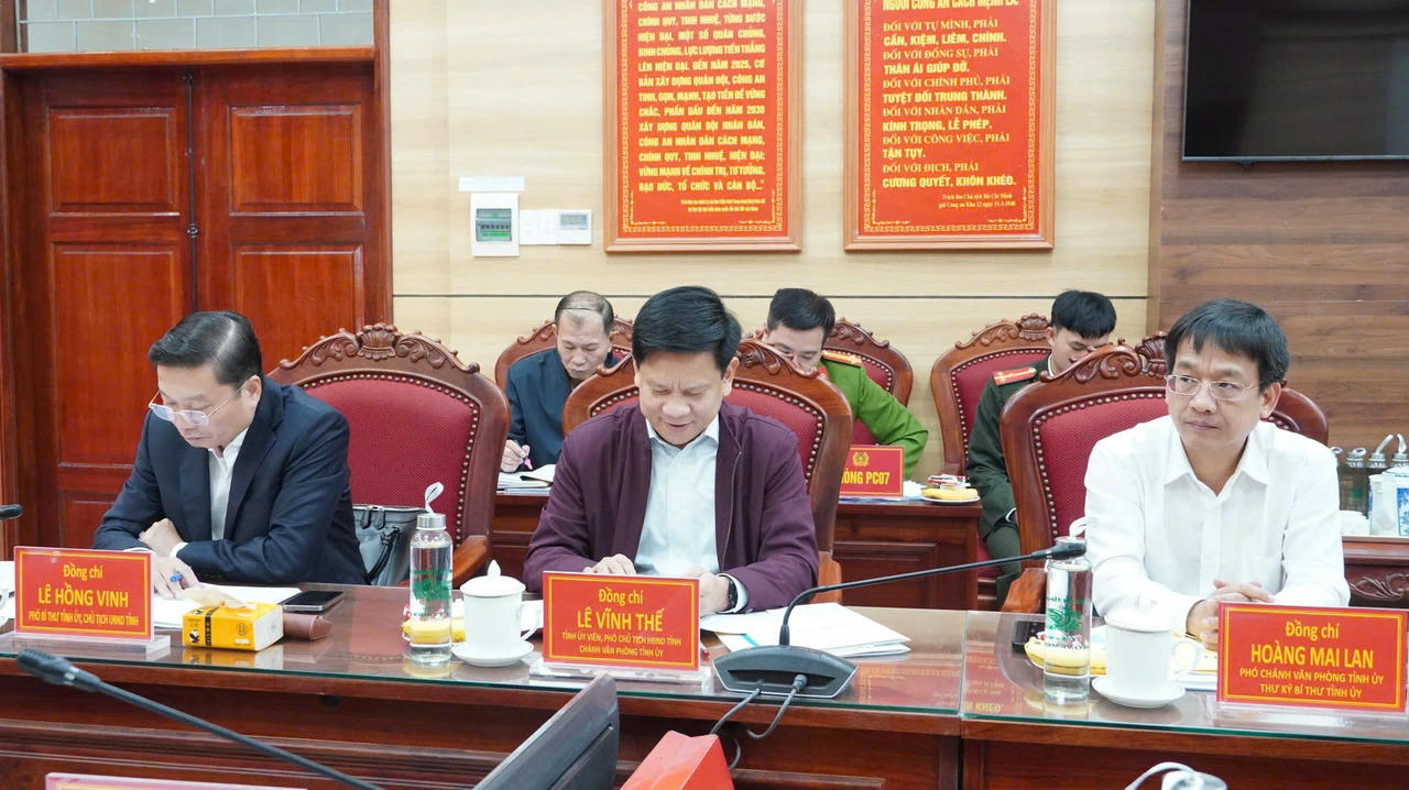 Đại biểu tham dự buổi làm việc.