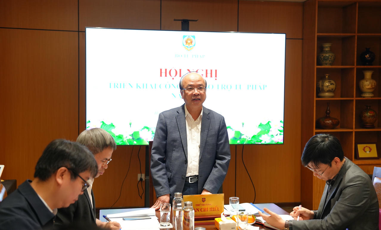 Thứ trưởng Phan Chí Hiếu chủ trì Hội nghị.