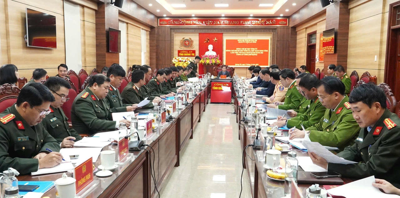 Quang cảnh buổi làm việc..