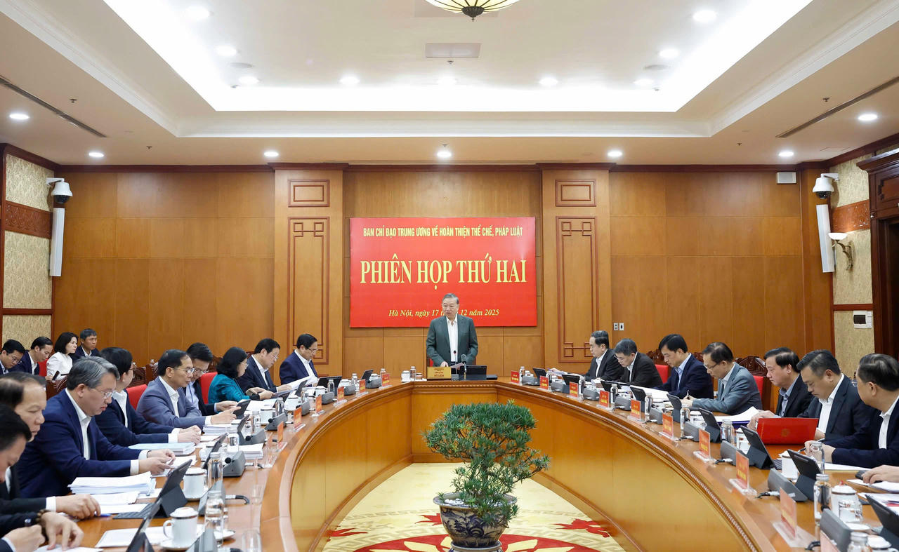 Tổng Bí thư chủ trì Phiên họp thứ 2.