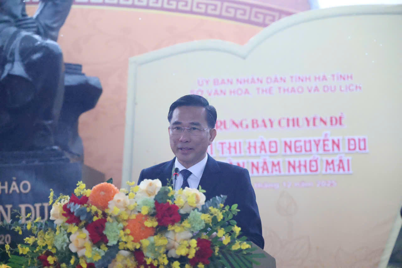 Ông Nguyễn Viết Trường - Giám đốc Sở Văn hóa, Thể thao và Du lịch tỉnh Hà Tĩnh phát biểu khai mạc buổi lễ.