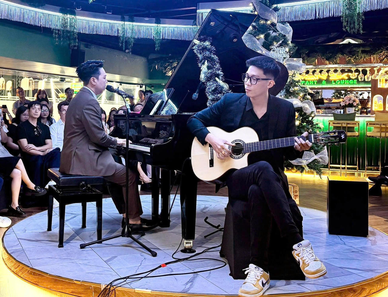 Đêm nhạc thiện nguyện Hướng về miền Trung. (Ảnh: Nguyễn Nhung)