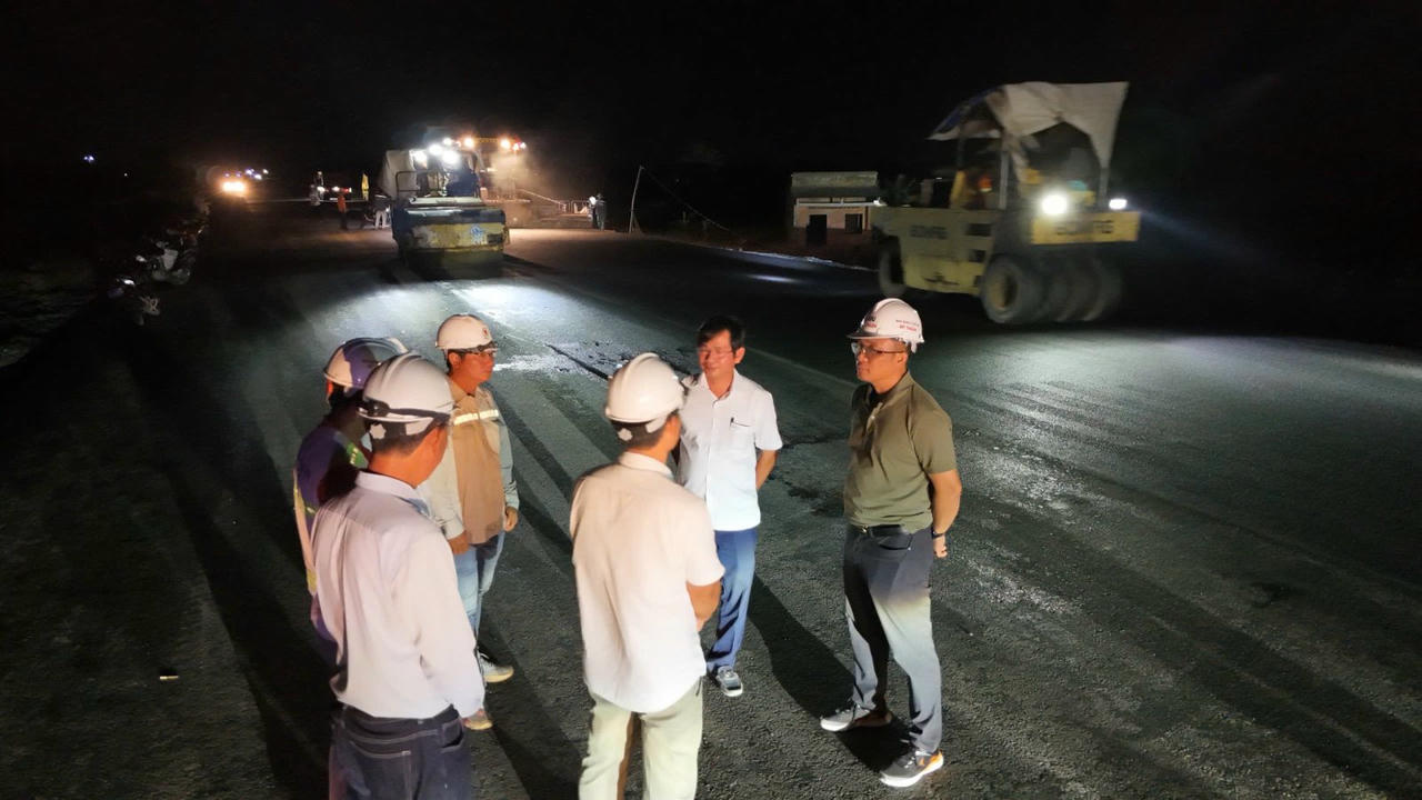 Nhà thầu nỗ lực thông tuyến cao tốc Cần Thơ - Cà Mau