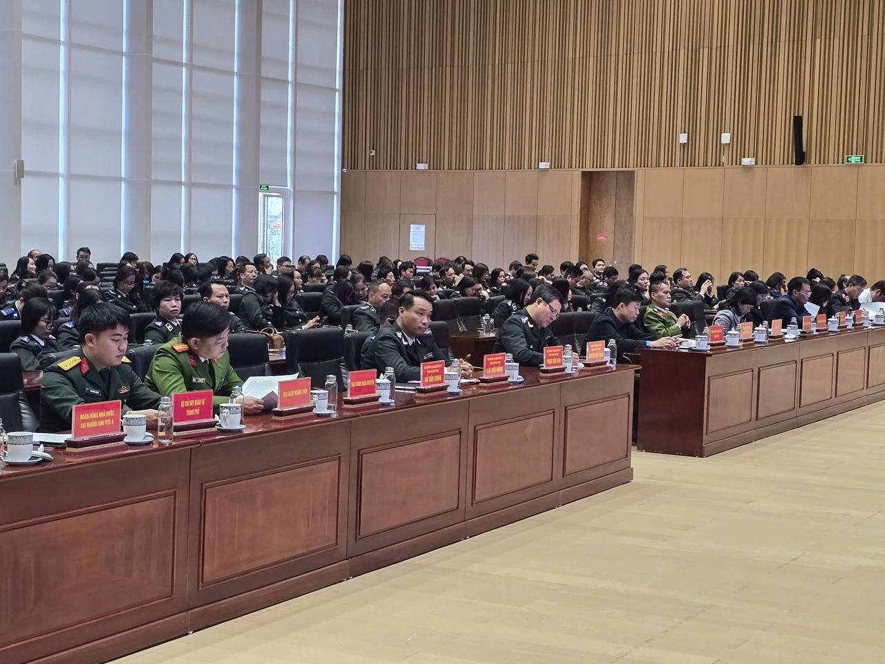 Các đại biểu tham dự hội nghị.