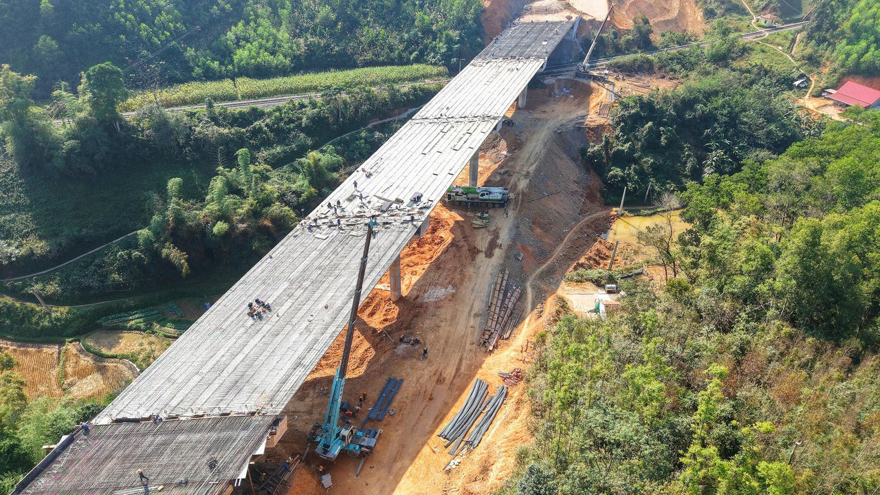 Dự án cao tốc Hữu Nghị - Chi Lăng có tổng cộng 38 cầu.