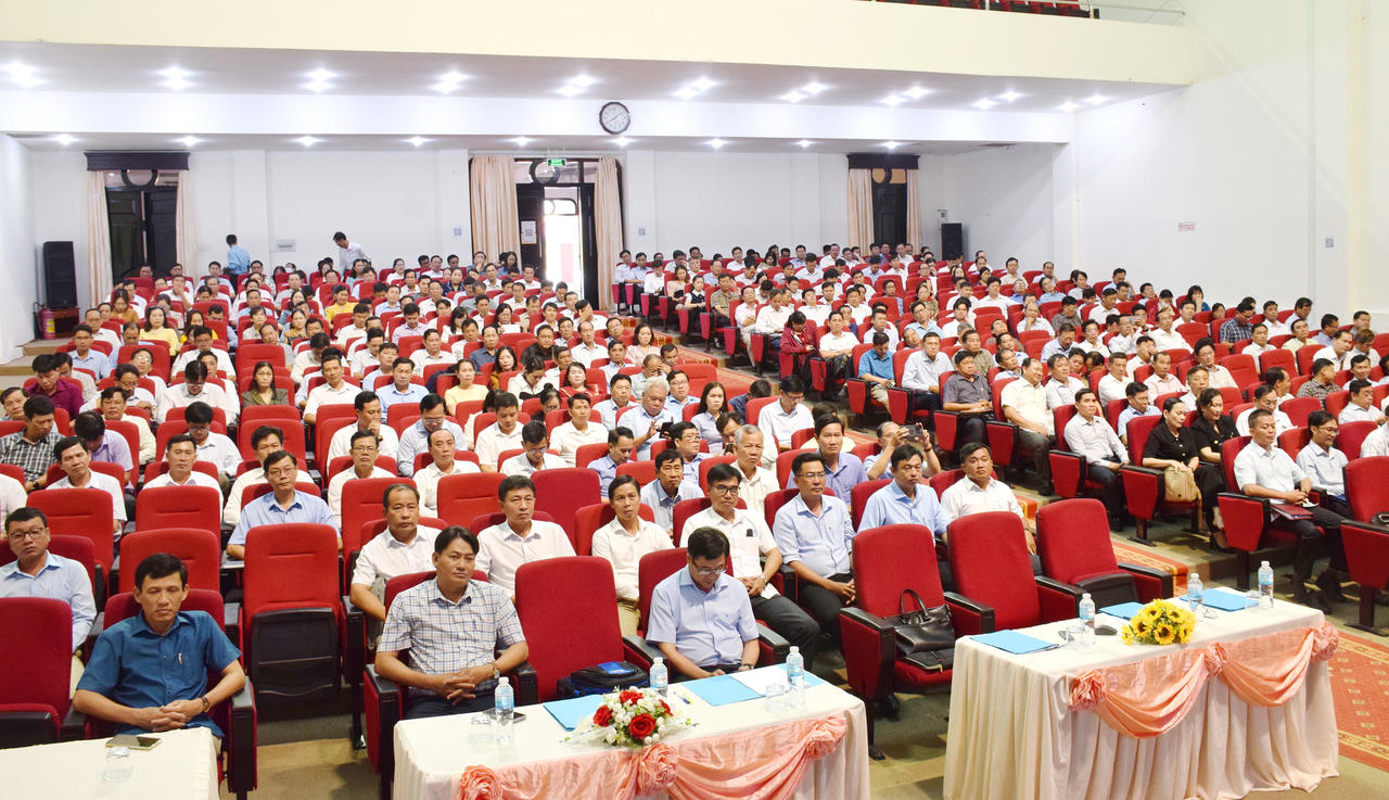 Đại biểu tham dự Hội nghị.