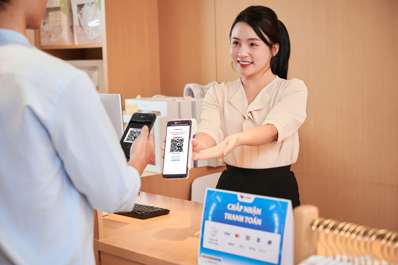 SmartPOS tích hợp sẵn các tính năng như thanh toán thẻ, thanh toán qua VNPAY-QR, in hóa đơn, quét mã vạch…