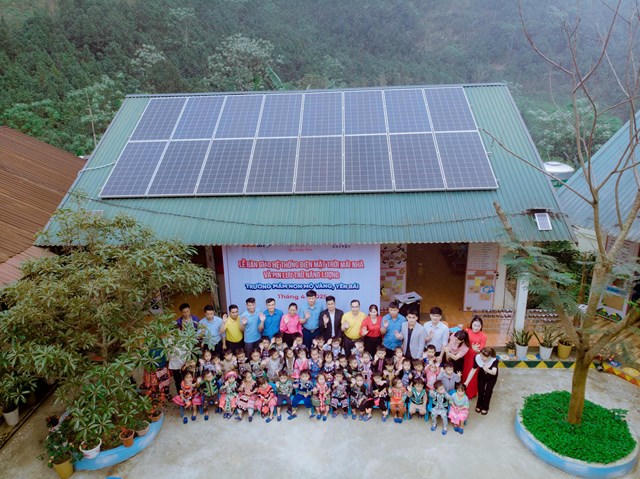 Quỹ Thiện Tâm hỗ trợ lắp đặt hệ thống điện mặt trời cho trường Mầm non Mỏ Vàng, Mù Cang Chải, Yên Bái.
