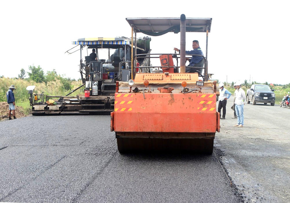 Thi công tại cao tốc Cần Thơ - Cà Mau.