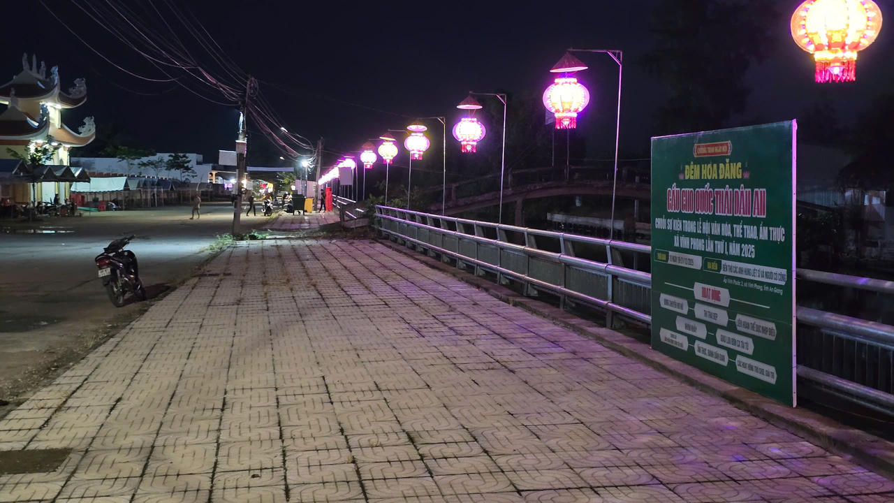 Khu vực diễn ra Đêm hoa đăng cầu cho quốc thái dân an.