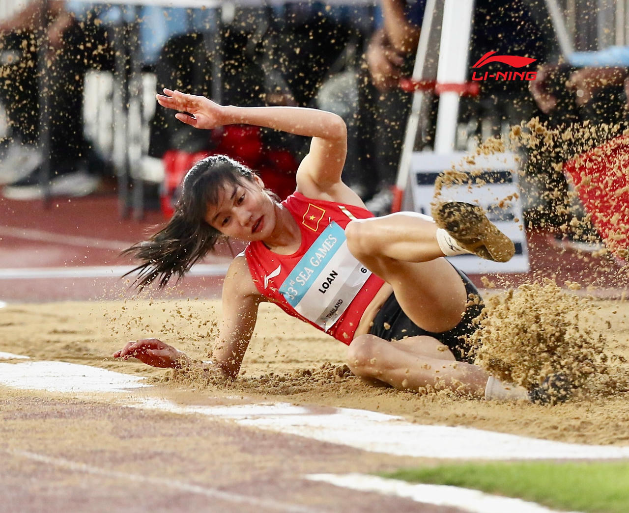 Trần Thị Loan (HCV nhảy xa nữ với thành tích 6.53m) (Ảnh Lining)
