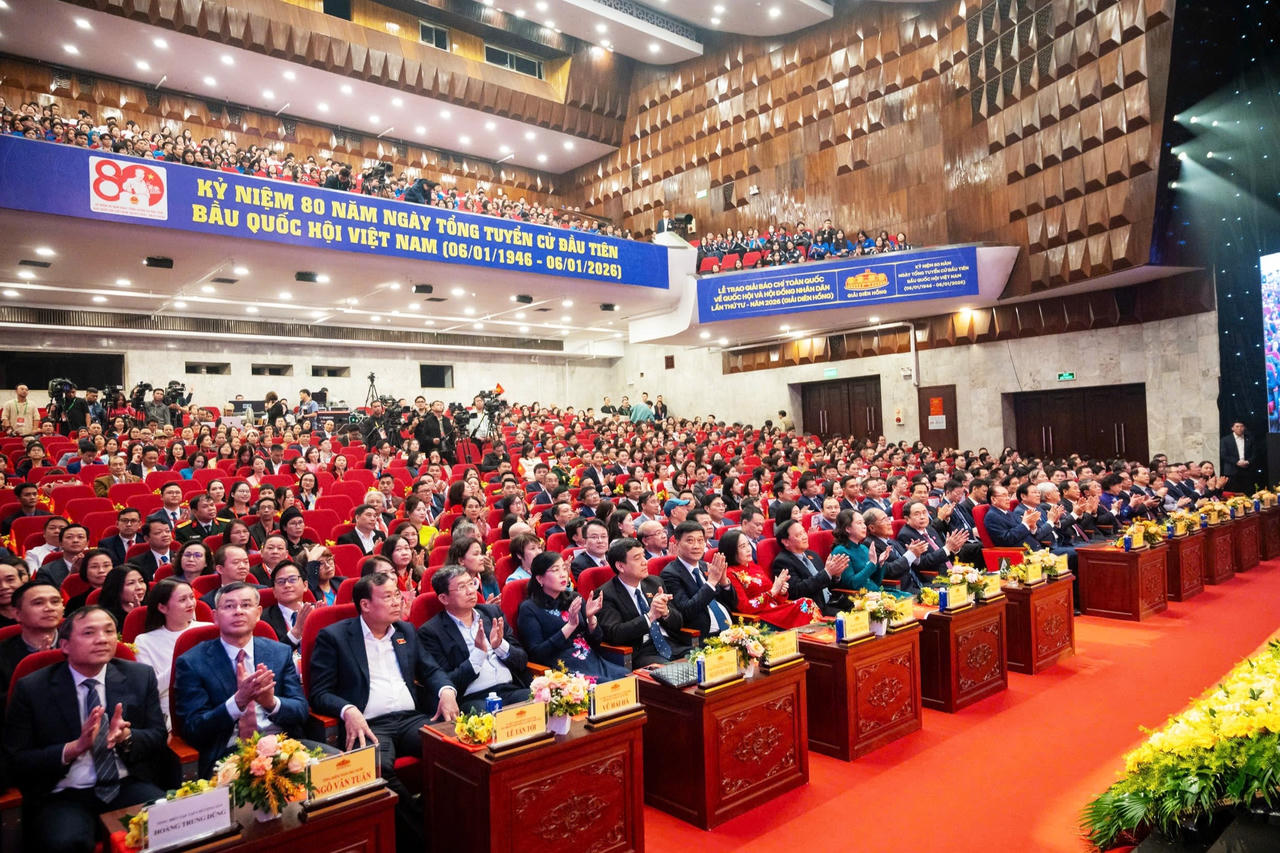 Vinh danh 64 tác phẩm đạt Giải Diên Hồng lần thứ tư