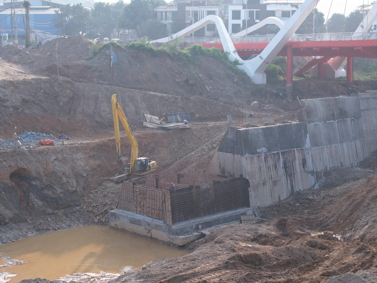 Trước yêu cầu cấp bách của công tác phòng, chống thiên tai, chủ đầu tư và nhà thầu đã chủ động xây dựng kế hoạch thi công, tranh thủ thời tiết thuận lợi để tăng khối lượng.