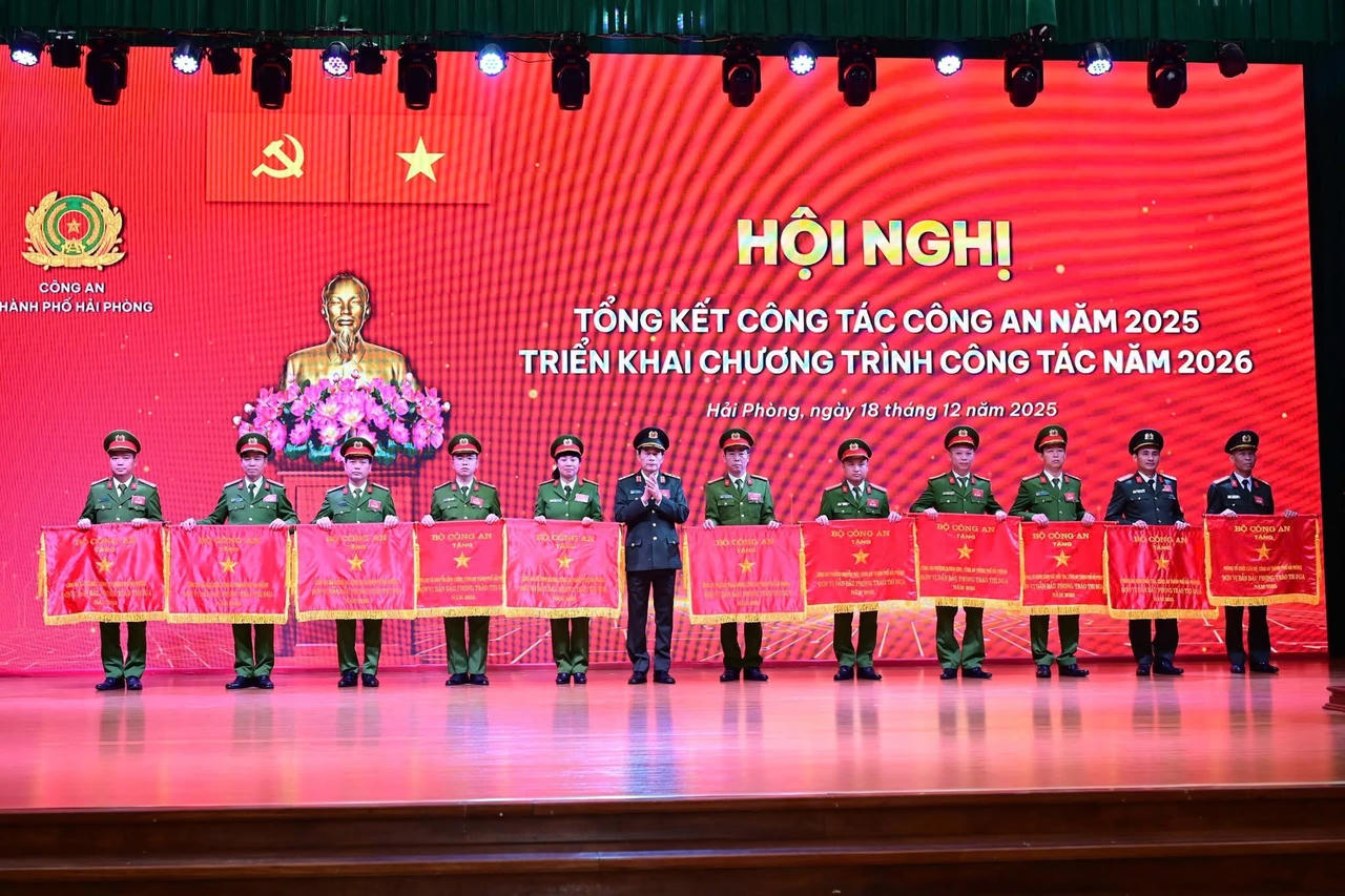 Công an Hải Phòng gương mẫu đi đầu trong phong trào thi đua
