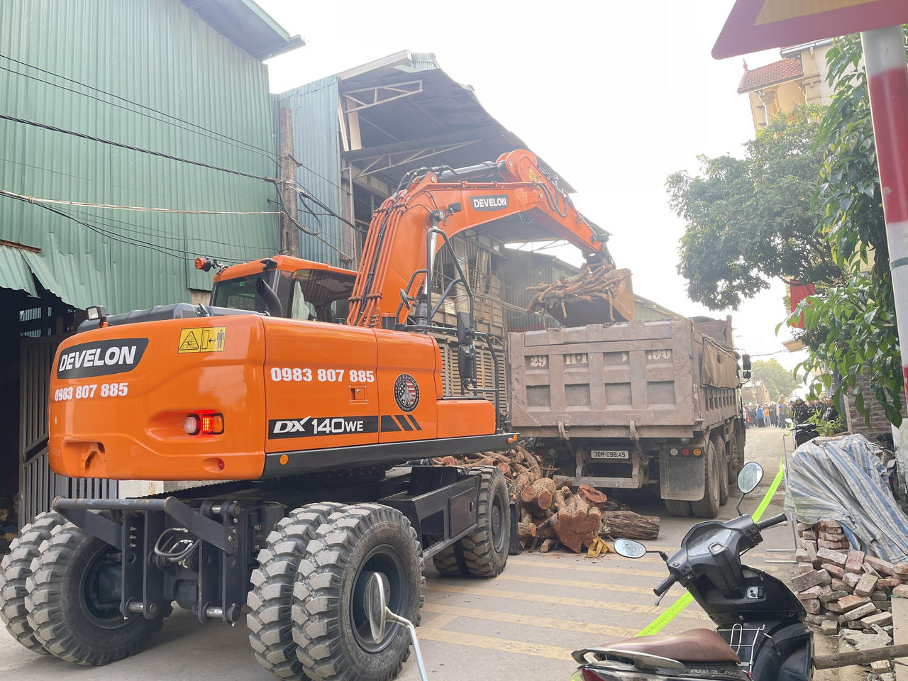 Xã Hưng Đạo (Hà Nội) tổ chức cưỡng chế thu hồi đất đối với 78 hộ dân để triển khai Cụm công nghiệp làng nghề Tân Hòa