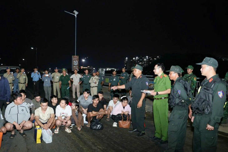 Bắt giữ băng nhóm lừa tiền hàng nghìn phụ nữ độc thân, ly hôn