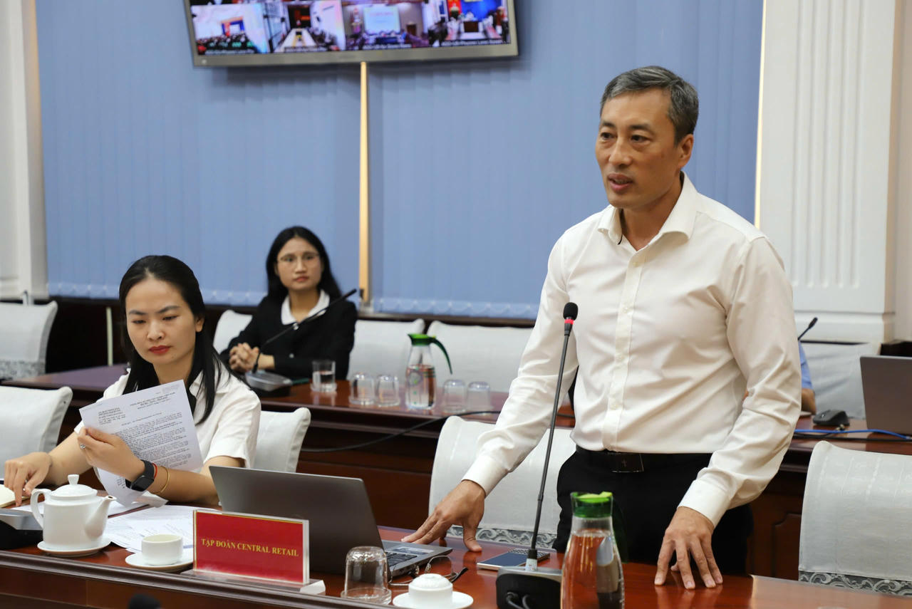 Ông Nguyễn Mạnh Duy - Quản lý phát triển mở rộng dự án Tập đoàn Tập đoàn Central Retail tại Việt Nam phát biểu tại buổi làm việc