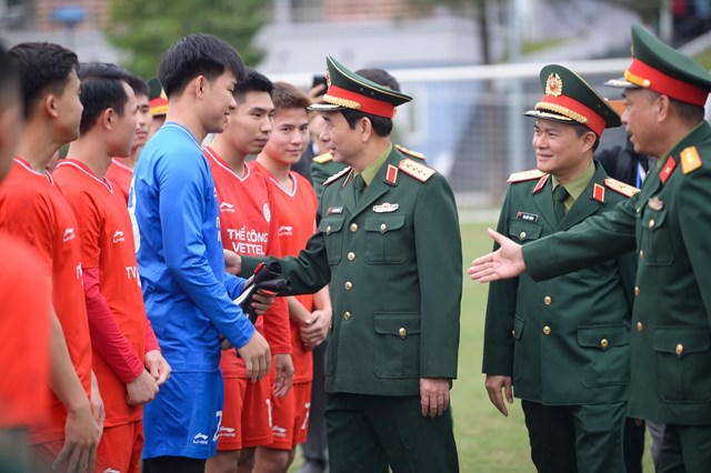 Bộ trưởng Bộ Quốc phòng gặp mặt, động viên CLB Thể Công - Viettel