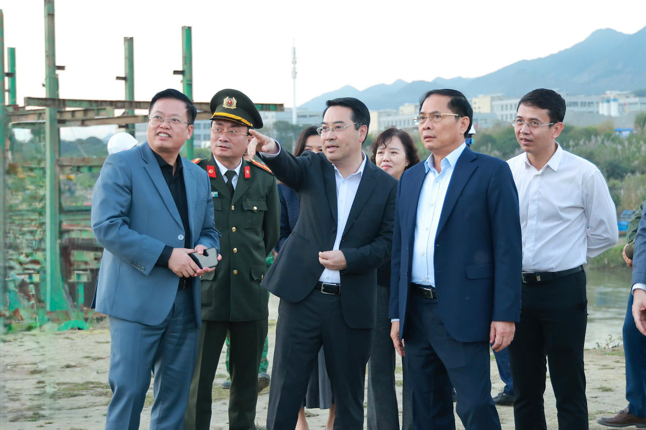 Phó Thủ tướng Bùi Thanh Sơn khảo sát các dự án hạ tầng biên giới tại Lào Cai