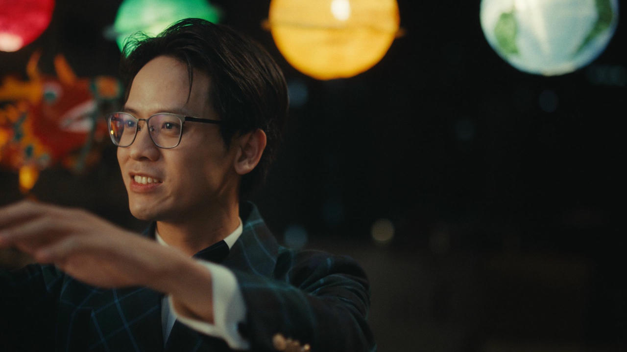 Doãn Hoàng xuất hiện với tạo hình lãng tử. Ảnh: CJ