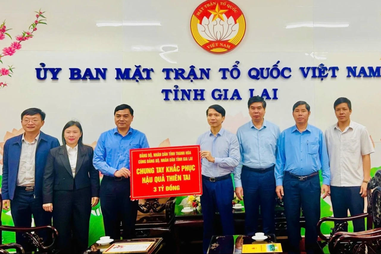 Đoàn công tác tỉnh Thanh Hóa do Chủ tịch UBND tỉnh Nguyễn Hoài Anh dẫn đầu đã đến thăm và trao 3 tỷ đồng hỗ trợ tỉnh Gia Lai.