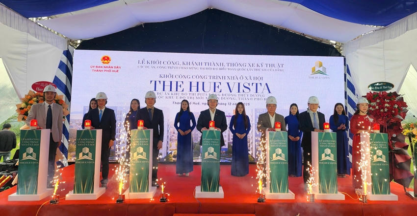 Lãnh đạo TP Huế bấm nút khởi công dự án&nbsp;NOXH “The Huế Vista” tọa lạc tại Khu đô thị phía Đông, đường Thủy Dương - Thuận An thuộc khu E - Khu đô thị mới An Vân Dương.