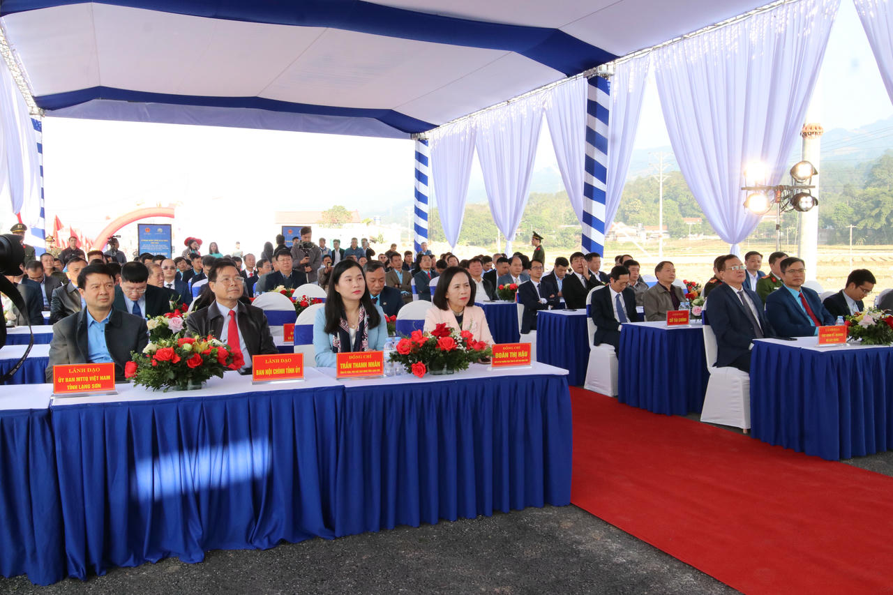 Quang cảnh tại buổi lễ thông xe kỹ thuật.