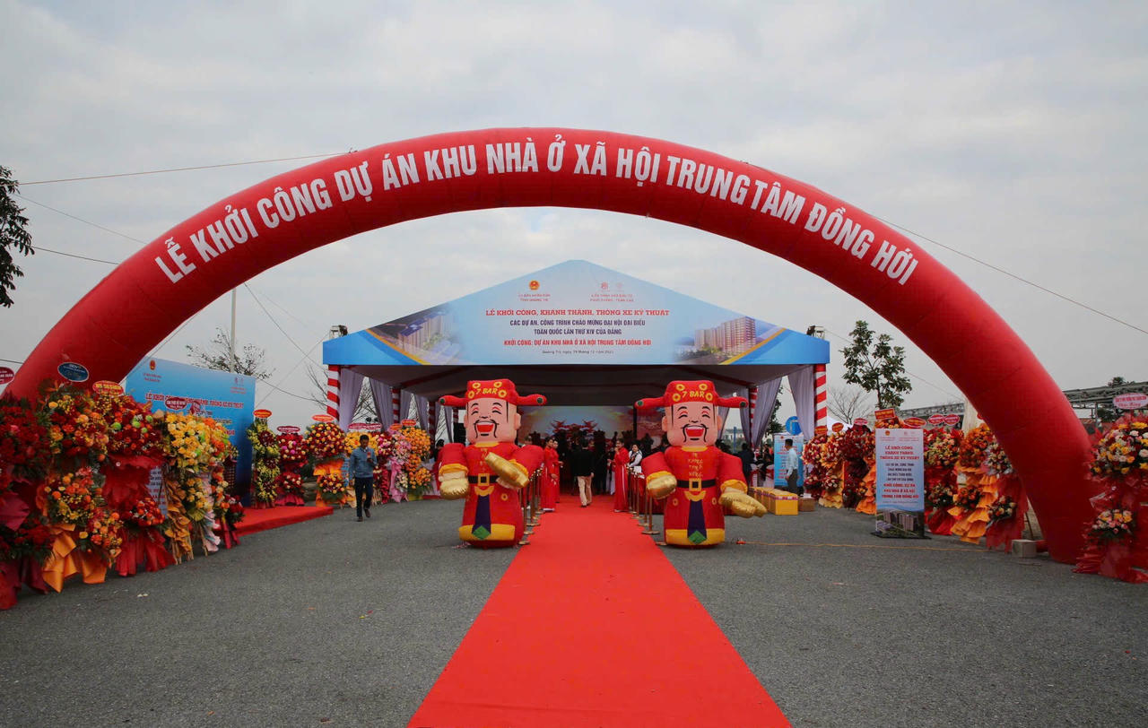 Quang cảnh lễ khởi công Dự án Khu nhà ở xã hội trung tâm Đồng Hới, phường Đồng Hới, tỉnh Quảng Trị.