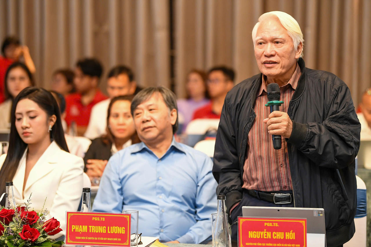 PGS.TS Nguyễn Chu Hồi chia sẻ tại Hội thảo.