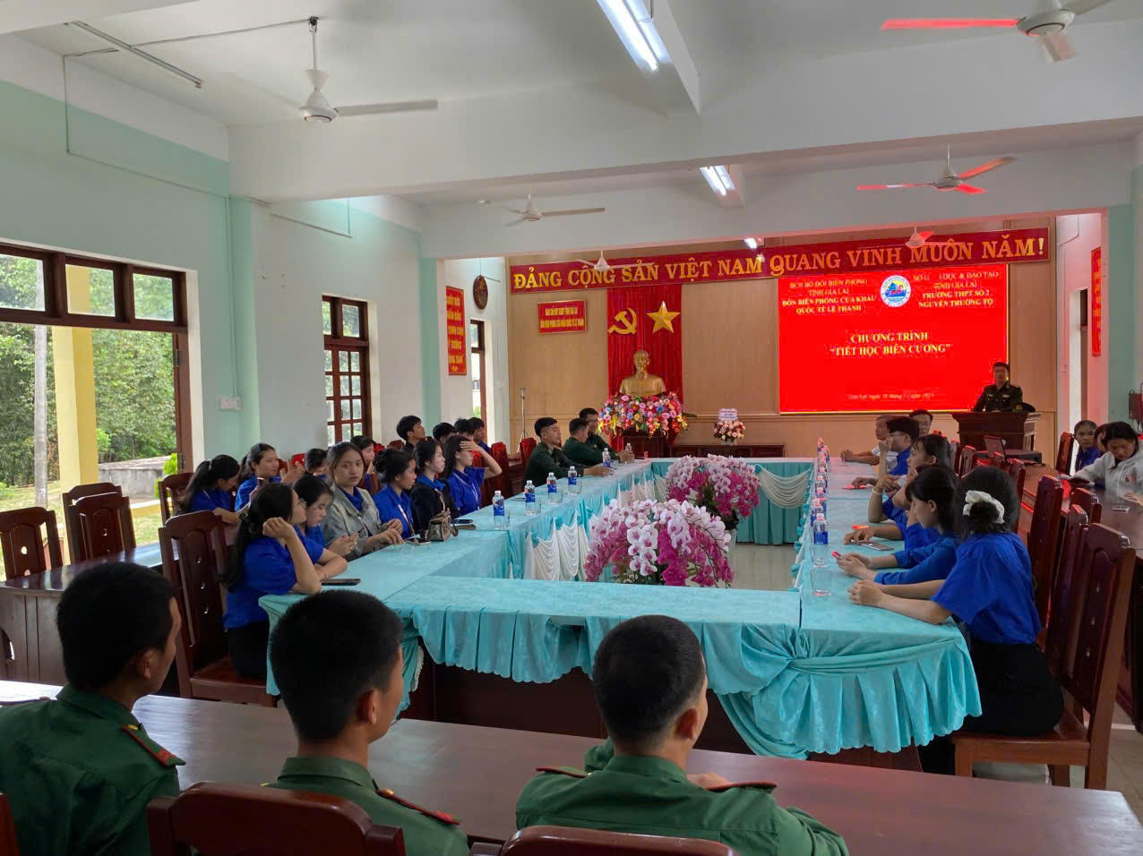 Chương trình "tiết học biên cương" tại Đồn Biên phòng Cửa khẩu Quốc tế Lệ Thanh.