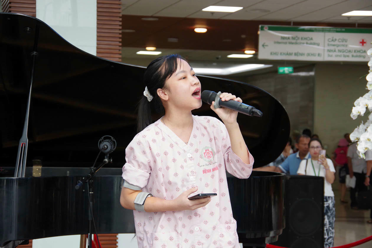 Mang âm nhạc đổi lấy những nụ cười nơi bệnh viện